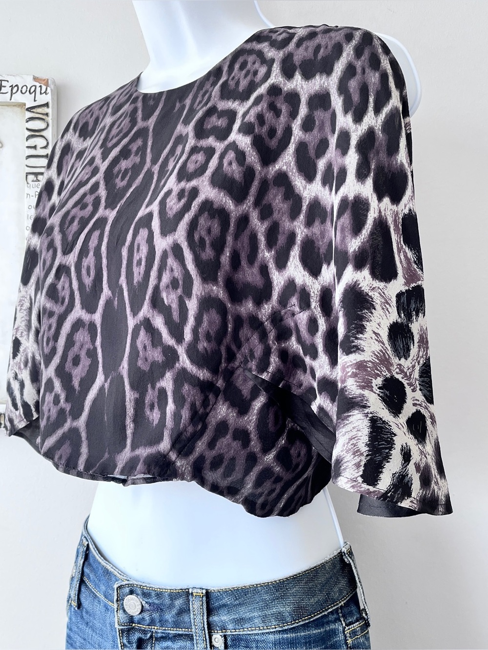 Y2K Yves Saint Laurent Leopard Print Silk Kimono Sleeve Open Back Crop Top Sz S - Picture 4 of 9